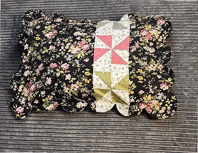 Handmade Floral Scalloped Pillowcase with Patchwork set of 2 (standard Size)