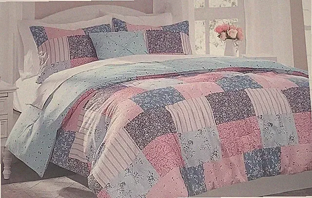 The Farmhouse by Rachel Ashwell Floral Patchwork 4pc Full/Queen Comforter Set