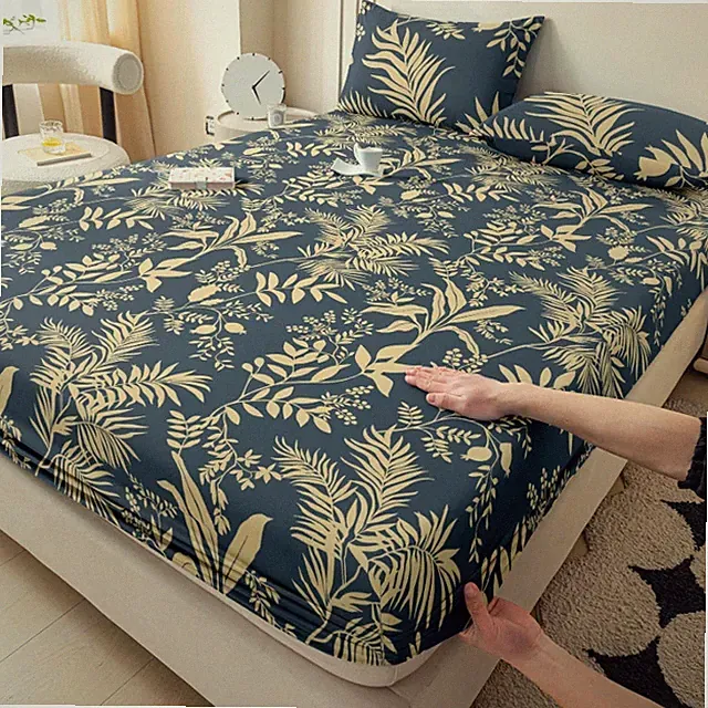 The New Three-piece Fitted Skin-friendly Cotton Printed Bed Cover Mattress Cover